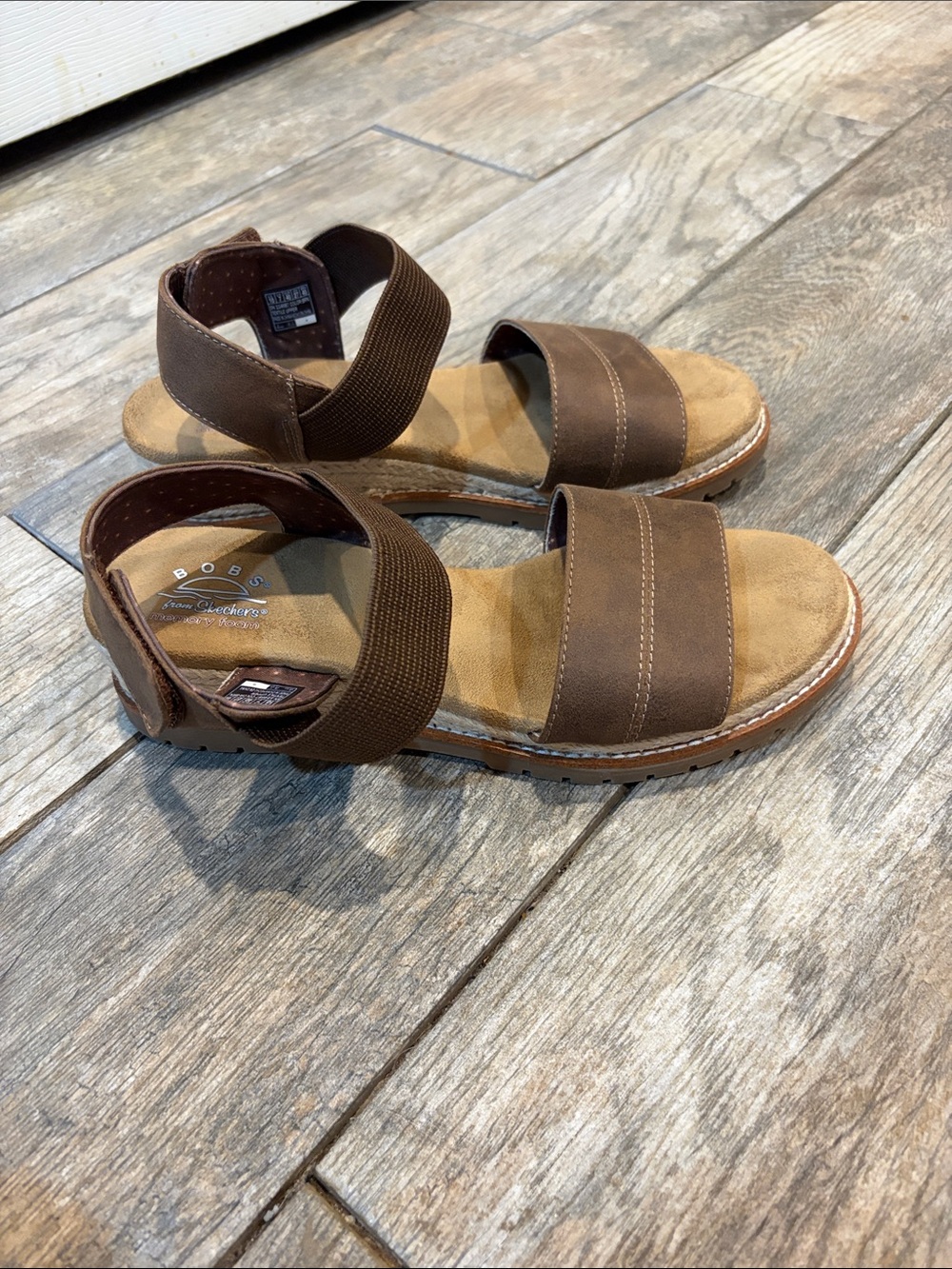 Bobs from Skechers desert chill wedge sandals Women’s size 10
